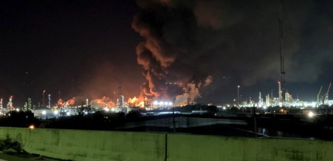 211223-exxon-mb-1441-f901e4 Image of an oil refinery on fire